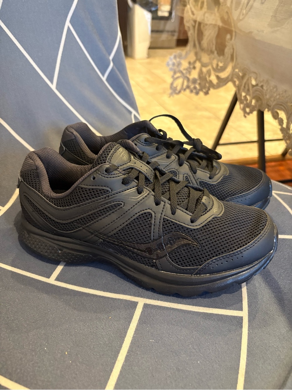 Saucony Men's /Womens Black Running Shoes - Lightweight Comfort